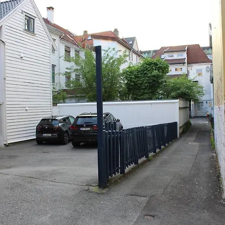 Lejlighed Central, Practical, Free Parking. Ls301
